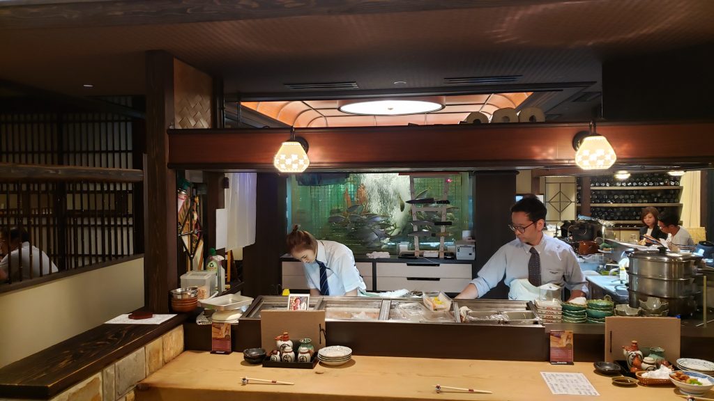 瀬戸内の魚は呉で食べる 生けすのある焼き鳥屋 呉地域観光日記 くれまち ダイアリー 呉市観光情報サイト